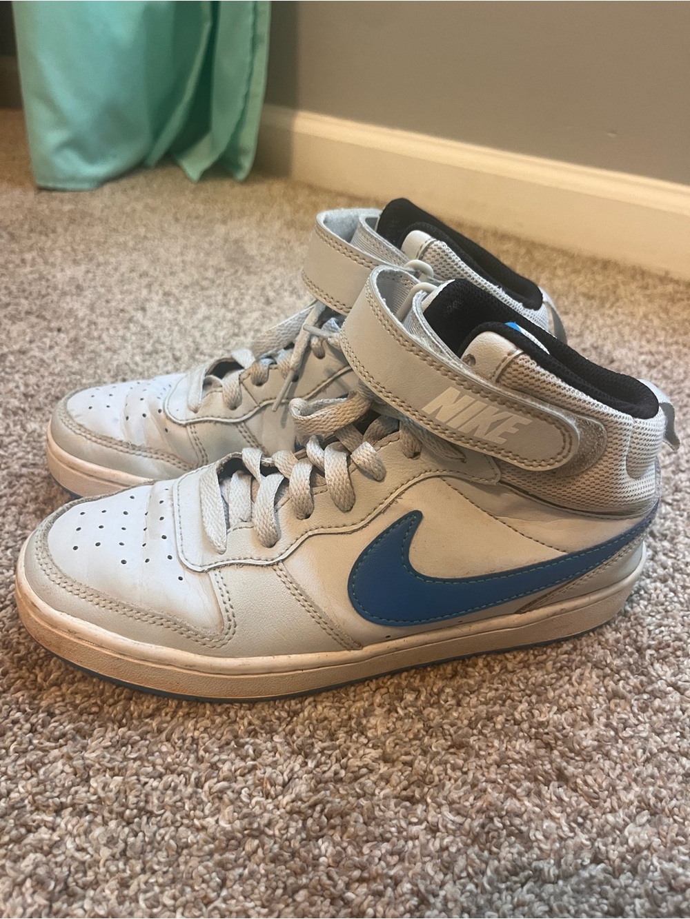 Nike Kids Mid-Top Sneakers in Light Gray with Blue Swoosh
